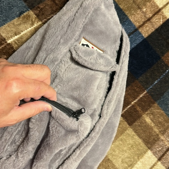 Kavu Fuzzy Gray Sling Bag (givie 2) - Picture 7 of 10